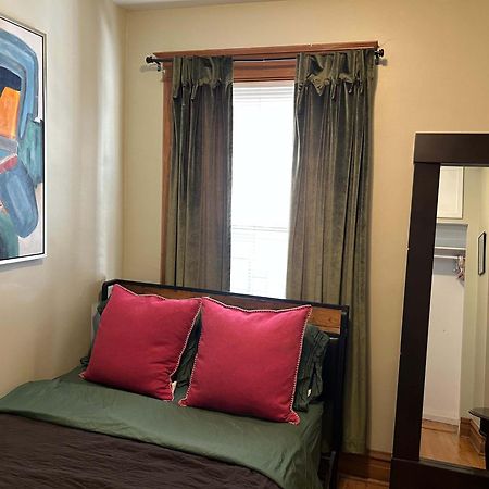 Green Room In Dorothys Bnb Chicago Extérieur photo