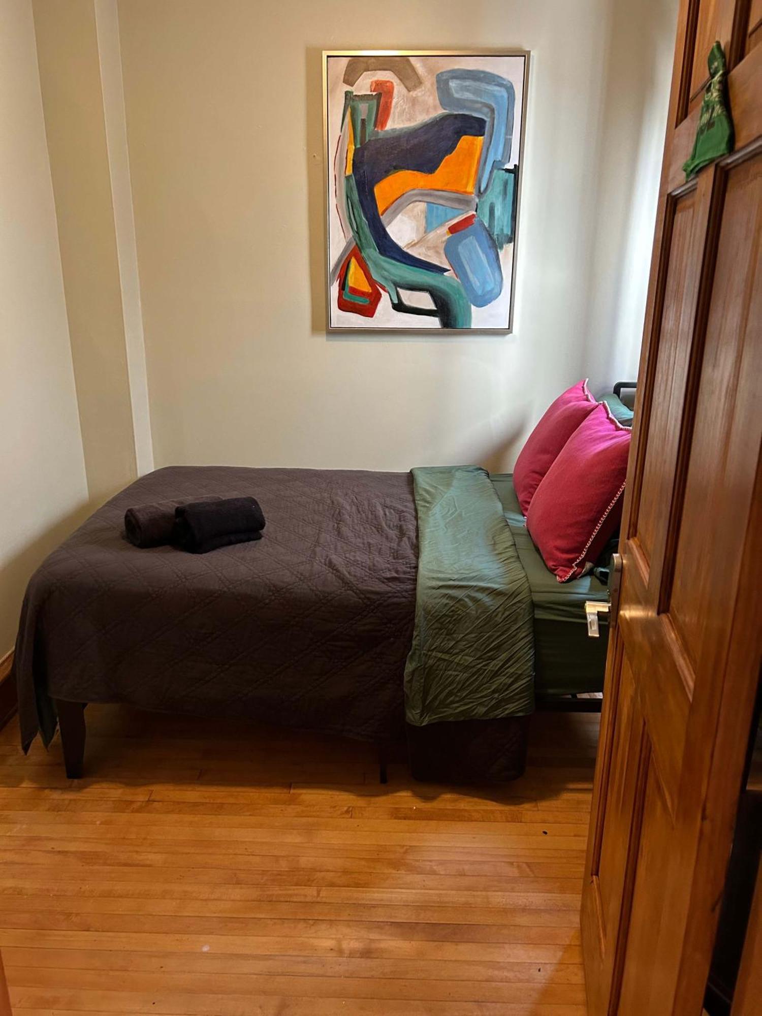 Green Room In Dorothys Bnb Chicago Extérieur photo