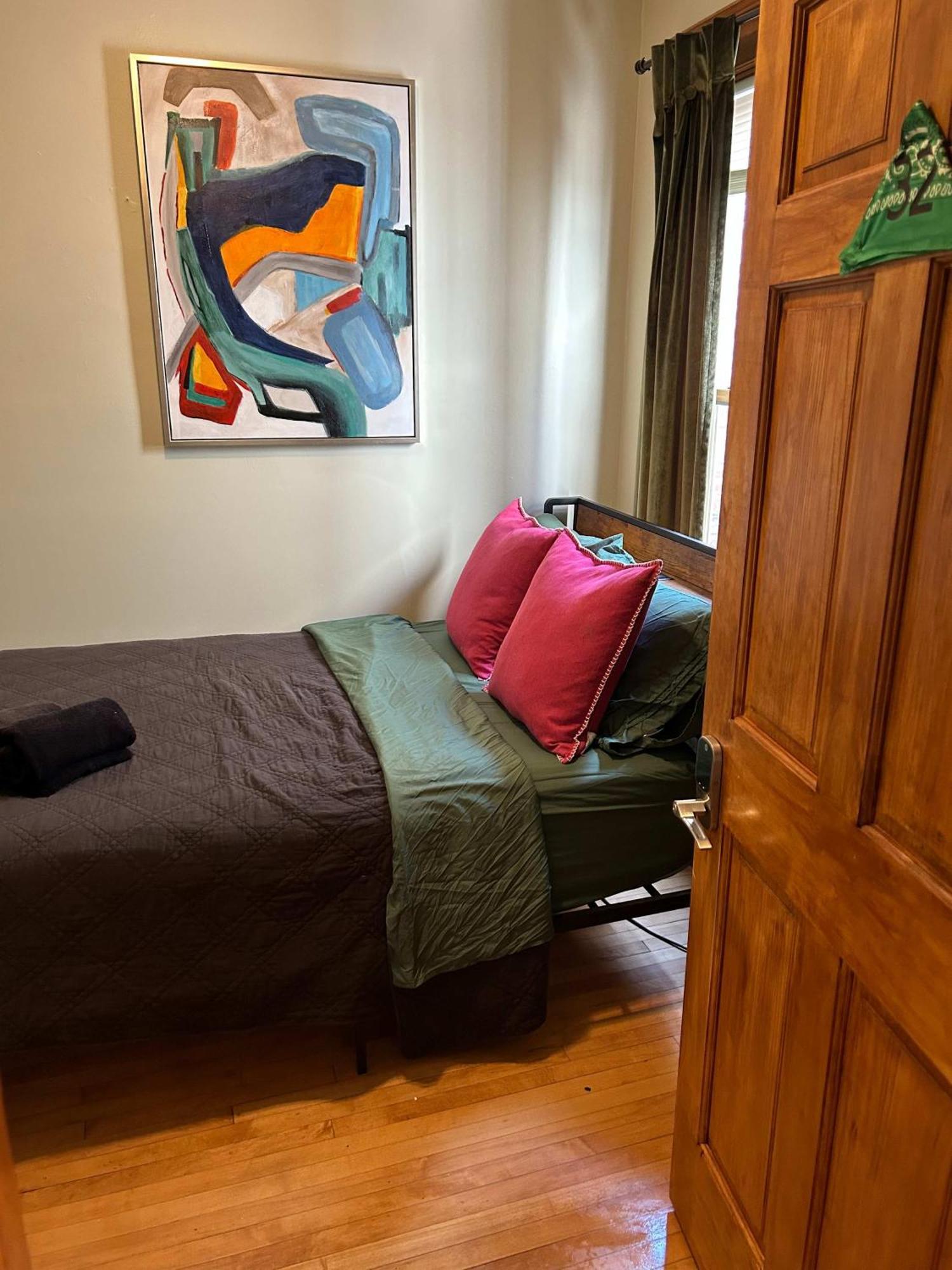 Green Room In Dorothys Bnb Chicago Extérieur photo