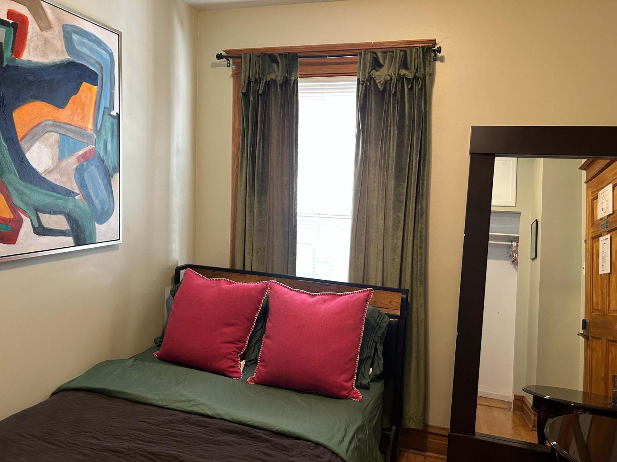 Green Room In Dorothys Bnb Chicago Extérieur photo
