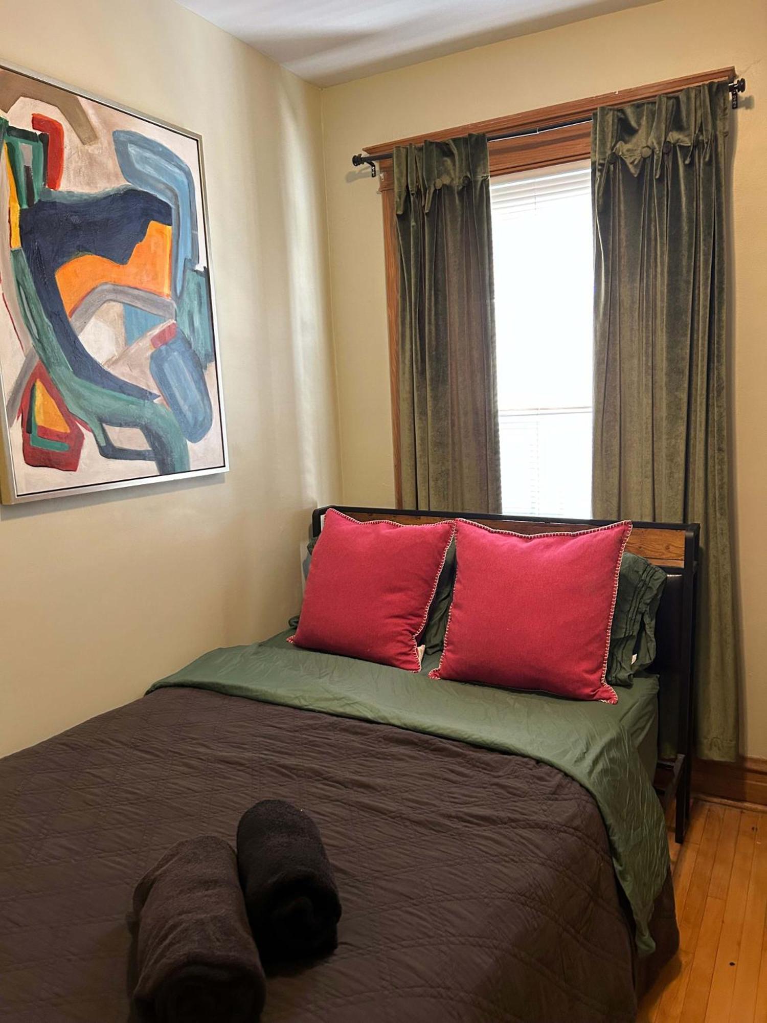 Green Room In Dorothys Bnb Chicago Extérieur photo